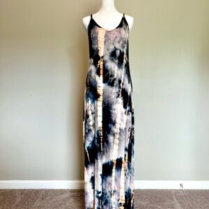 Peyton Jensen Evereve Medium Tie-Dye Adjustable Maxi Dress in Black and Cream
